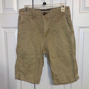 Men’s American Eagle longer length khaki shorts